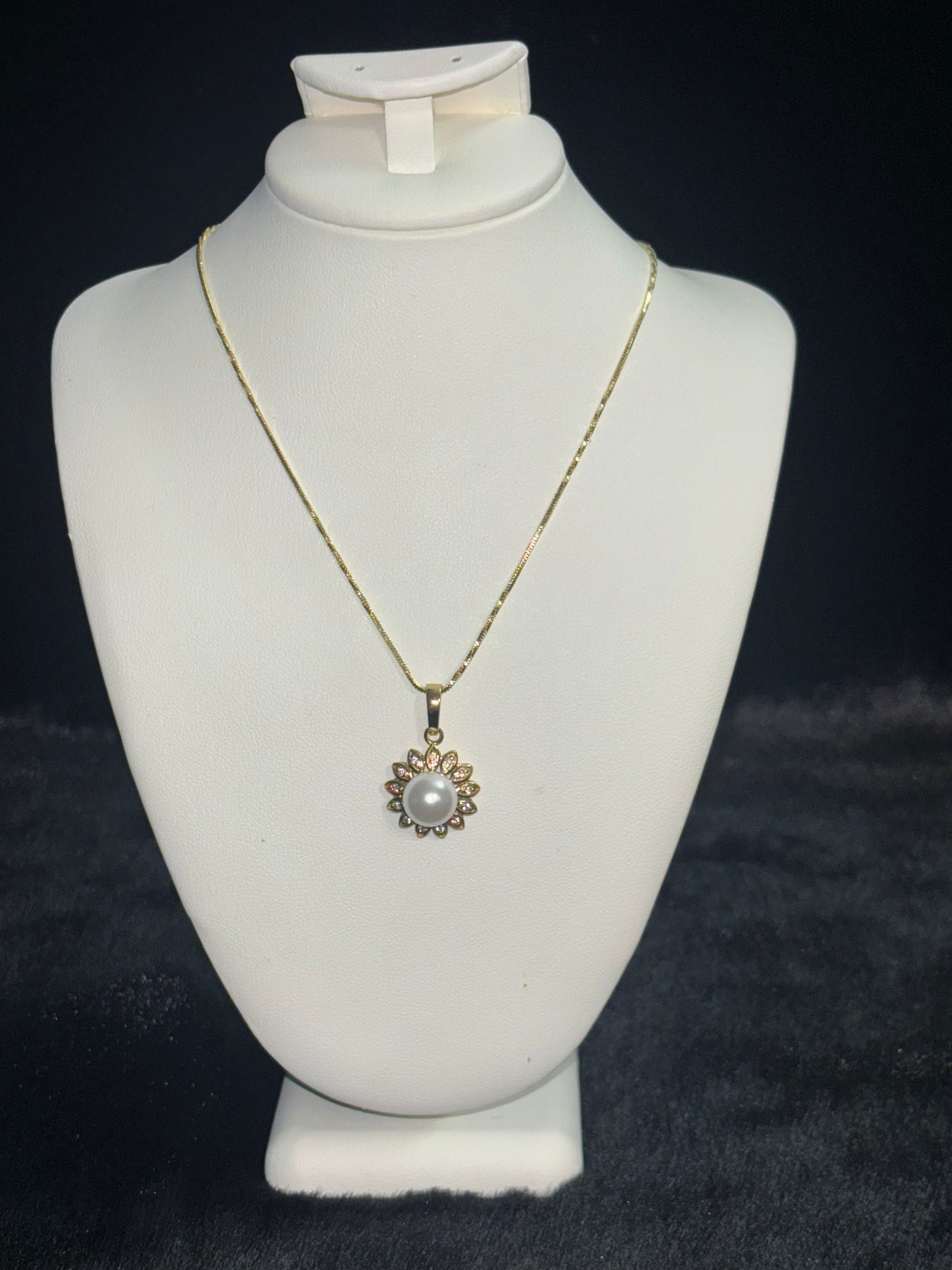 Sunflower Pearl Pendant – Delicate Radiance in Gold-Filled Elegance